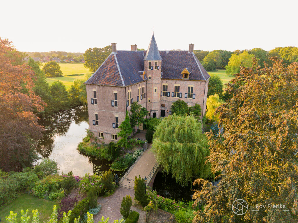 Pad naar Kasteel Vorden tussen de bomen